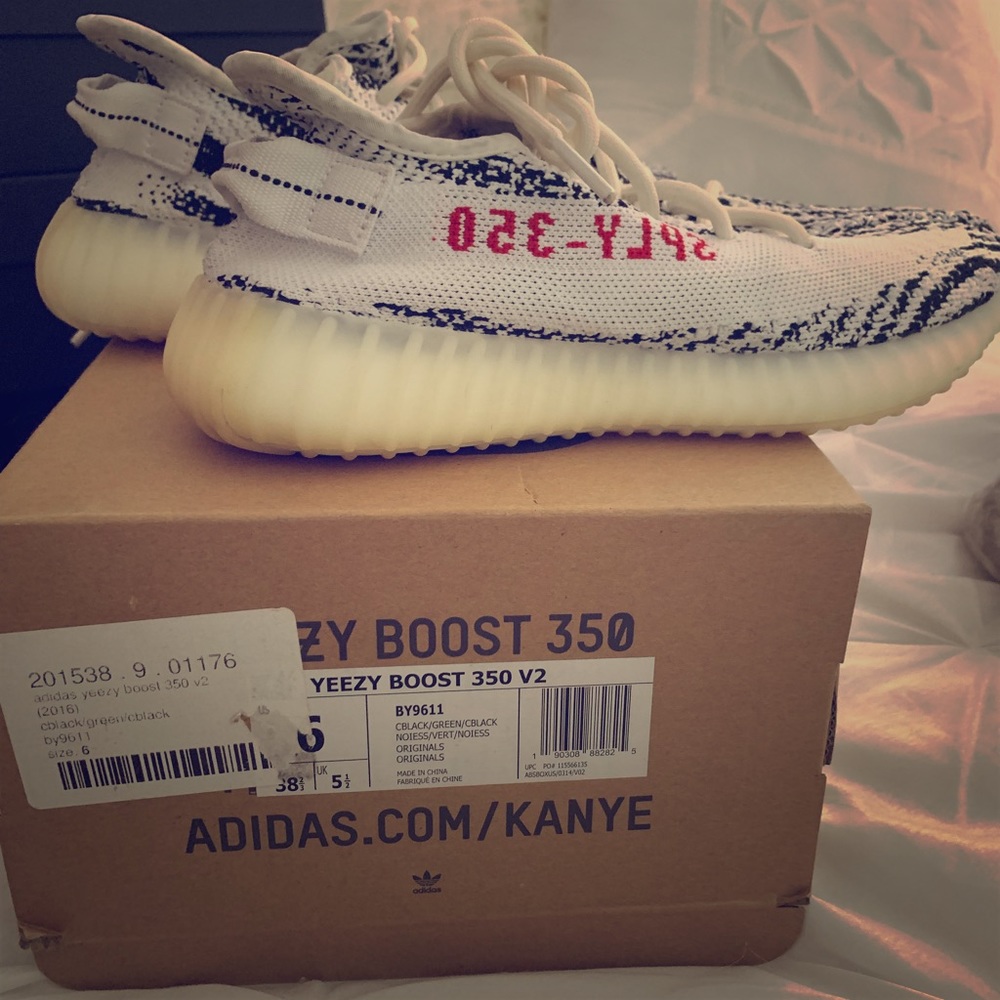 Zebra yeezy boast size 8 women’s 6 men’s